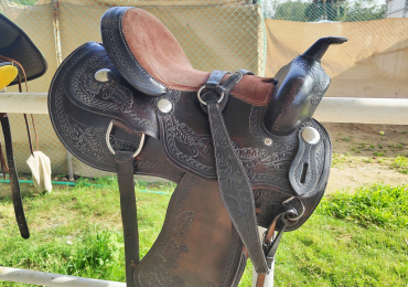 Western saddle – Arabian size